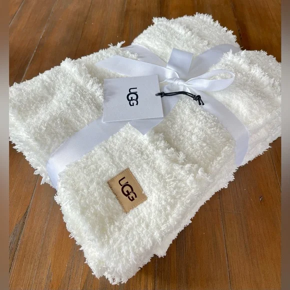UGG Eugenia Throw Blanket in Snow Ivory Plush 50x70” - Picture 2 of 6
